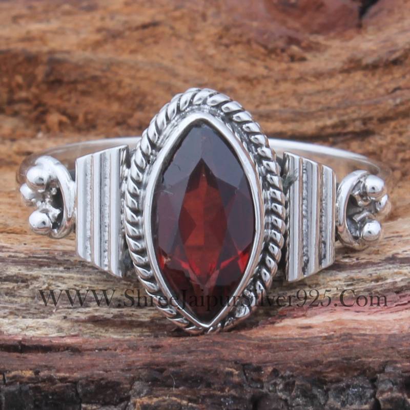Handgefertigter Sterling Silber Roter Granat Ring Boho Cut Stone von ShreeJaipurSilver925