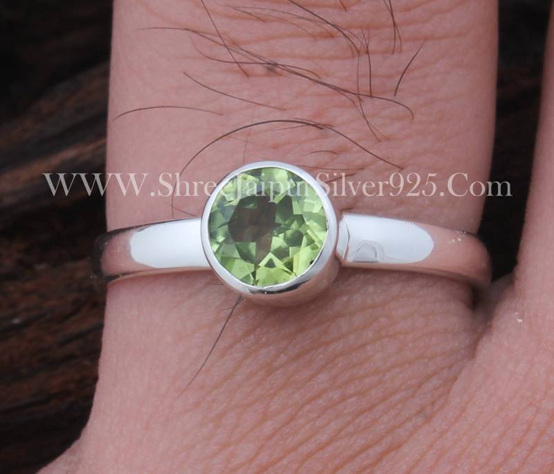 Handgemachter Sterling Silber Peridot Ring Einfacher Grüner Edelstein von ShreeJaipurSilver925