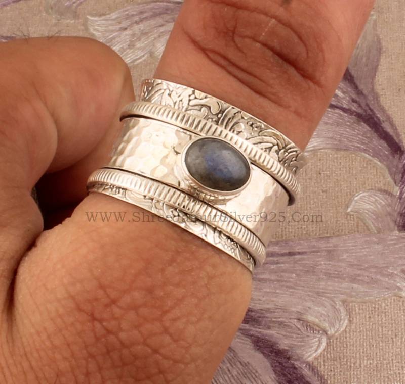 Natürliche Labradorit Gravur Band Solid 925 Sterling Silber Spinner Ring Für Frauen, Handgemachte Gehämmerte Bandring, Boho Sorgen von ShreeJaipurSilver925