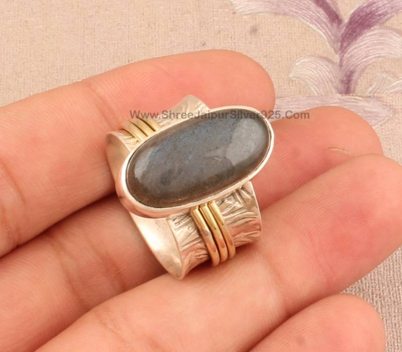 Natürlicher Labradorit Oval Edelstein Spinner Ring, Massiv 925 Sterling & Messing Silber Handgefertigt Zweifarbig, Frauen Sorgen Ring von ShreeJaipurSilver925