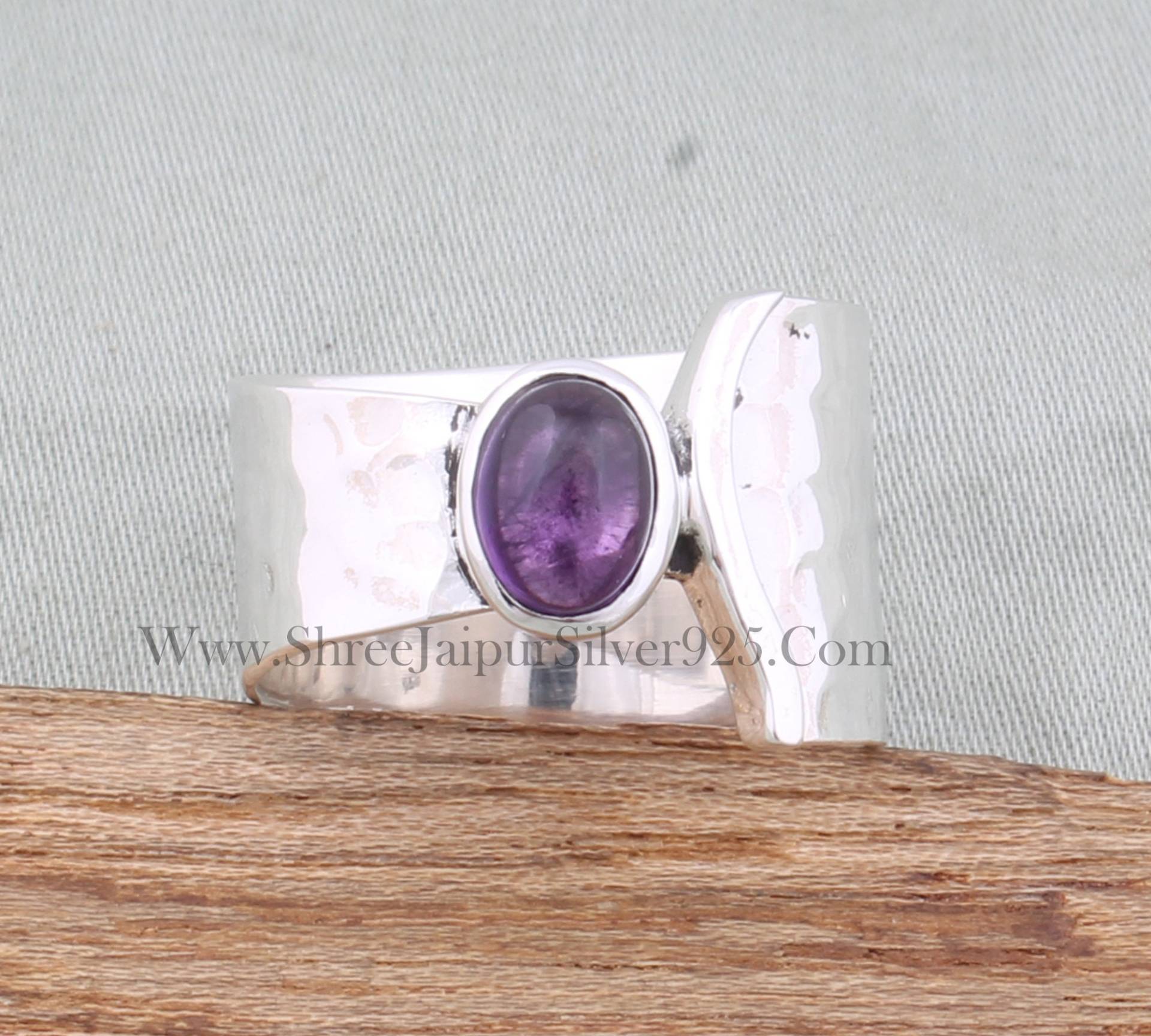 Ovaler Amethyst-Ring Aus Massivem 925Er-sterlingsilber Für Frauen, Handgefertigter, Gehämmerter Designer-Bandring Silber Als Geschenk Zum von ShreeJaipurSilver925