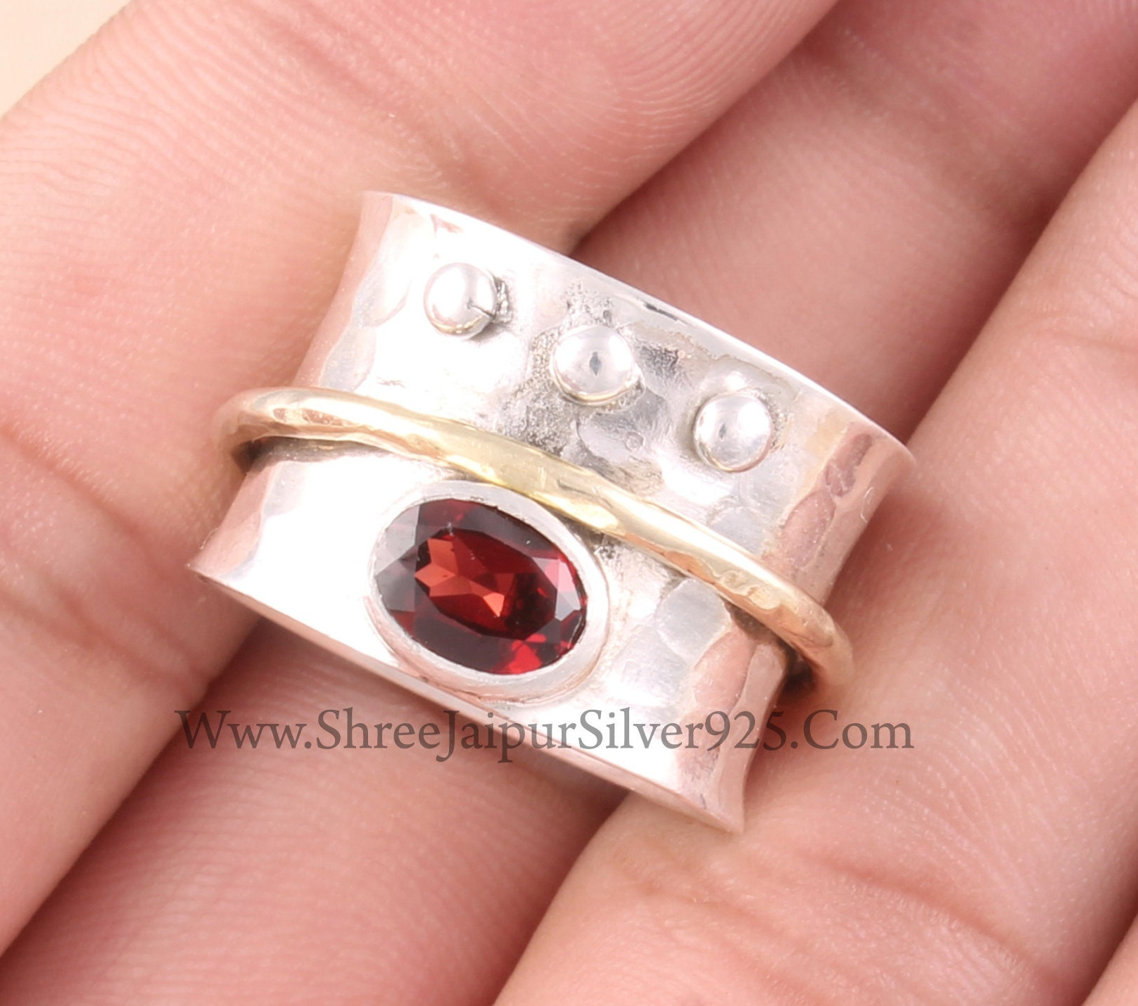 Roter Granat Oval Cut Solid 925 Sterling Silber Spinner Ring Für Frauen, Handgemachte Gehämmert Band Zwei Tone Angst Fidget Geschenke Sie von ShreeJaipurSilver925