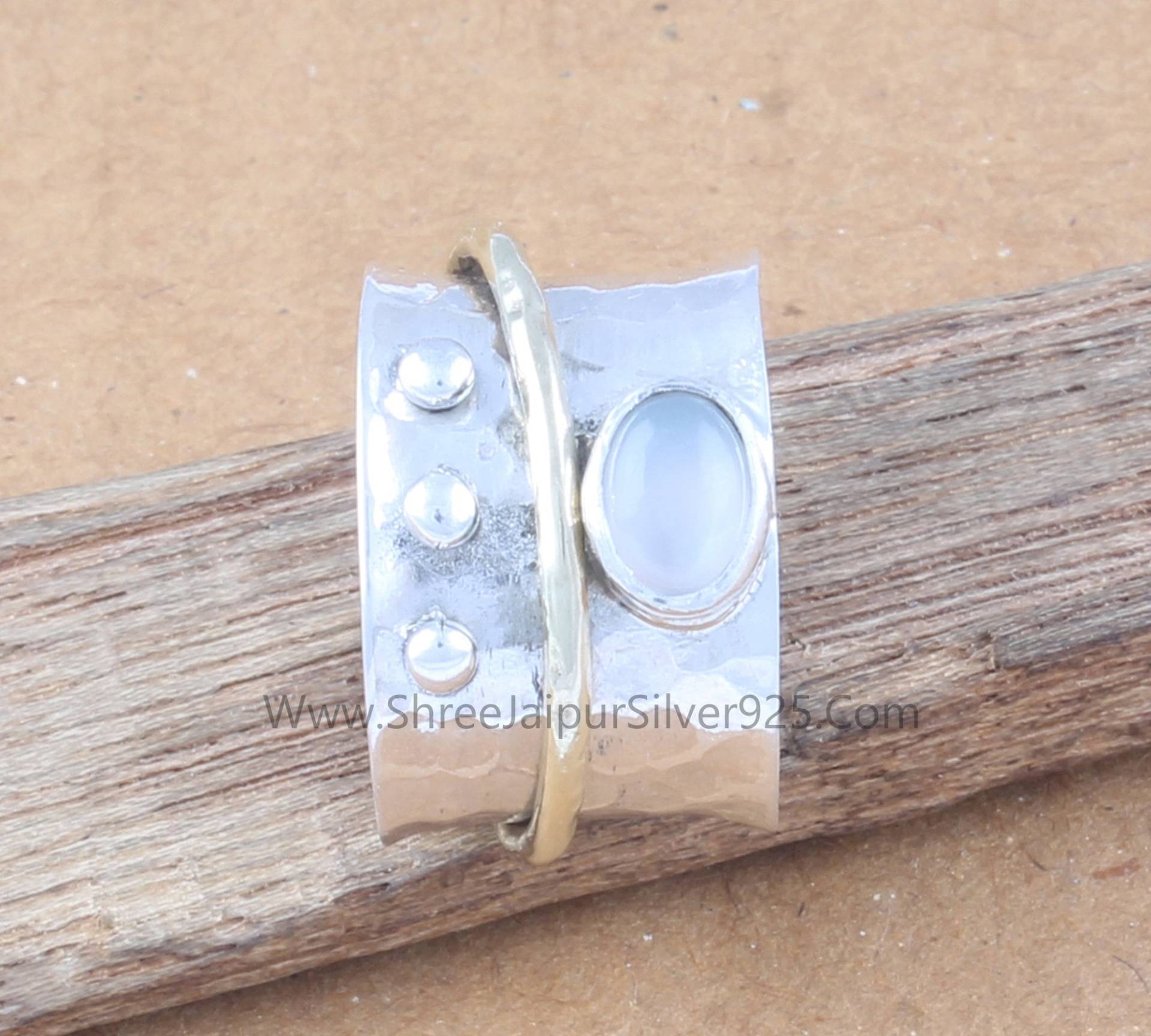 Weißer Mondstein Spinnerring Aus Massivem 925Er Sterlingsilber Für Frauen, Handgefertigter Zweifarbiger, Gehämmerter Band-Fidget-Ring von ShreeJaipurSilver925