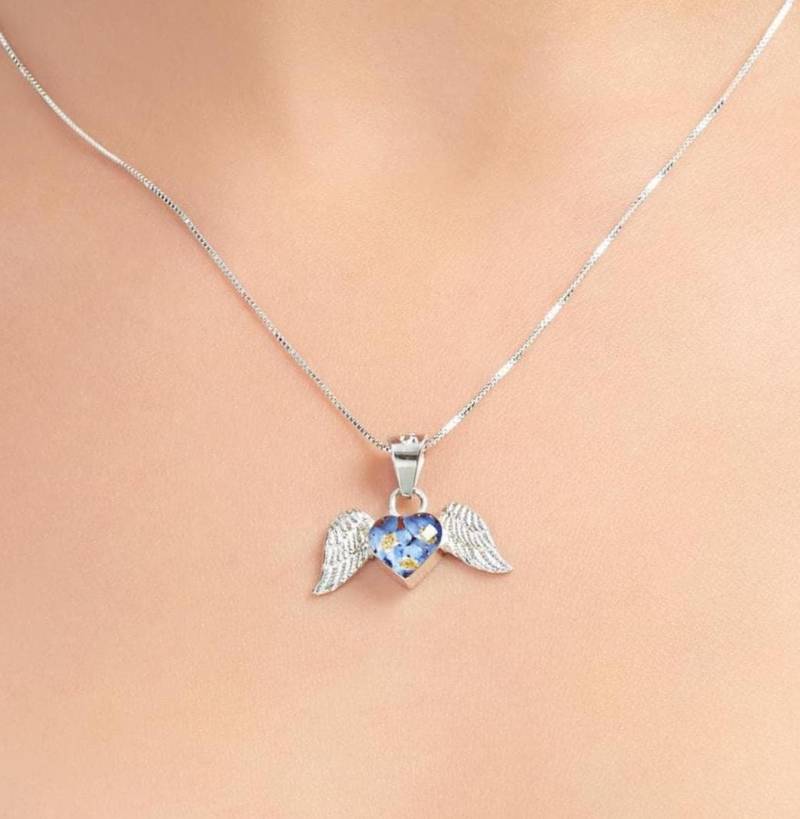 Handgemachter Sterling Silber Engelsflügel Anhänger Mit Vergissmeinnicht Und Shrieking Violet von ShriekingVioletLtd