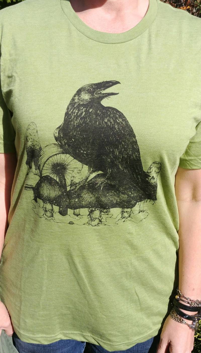 Rabe Und Pilze T Shirt Rabe Und Pilze T Shirt von ShroomBrothers