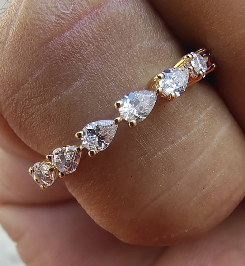 Einzigartige Halbe Ewigkeit Birnenförmige Ehering Vintage Passende Stapeln Brautversprechen Zierliche Band Birnenschnitt Passender Ring von ShubhFashion