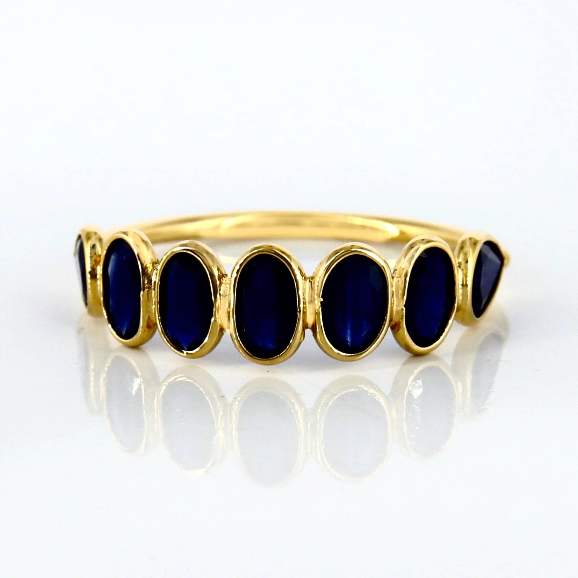 18K Gold Wunderschönes Ringset Mit Naturblauen Saphiren, Feiner Schmuck, Verlobungsring, Trauring, Jubiläumsring, Lünettenfassungsring von Shubhkrishnajewels