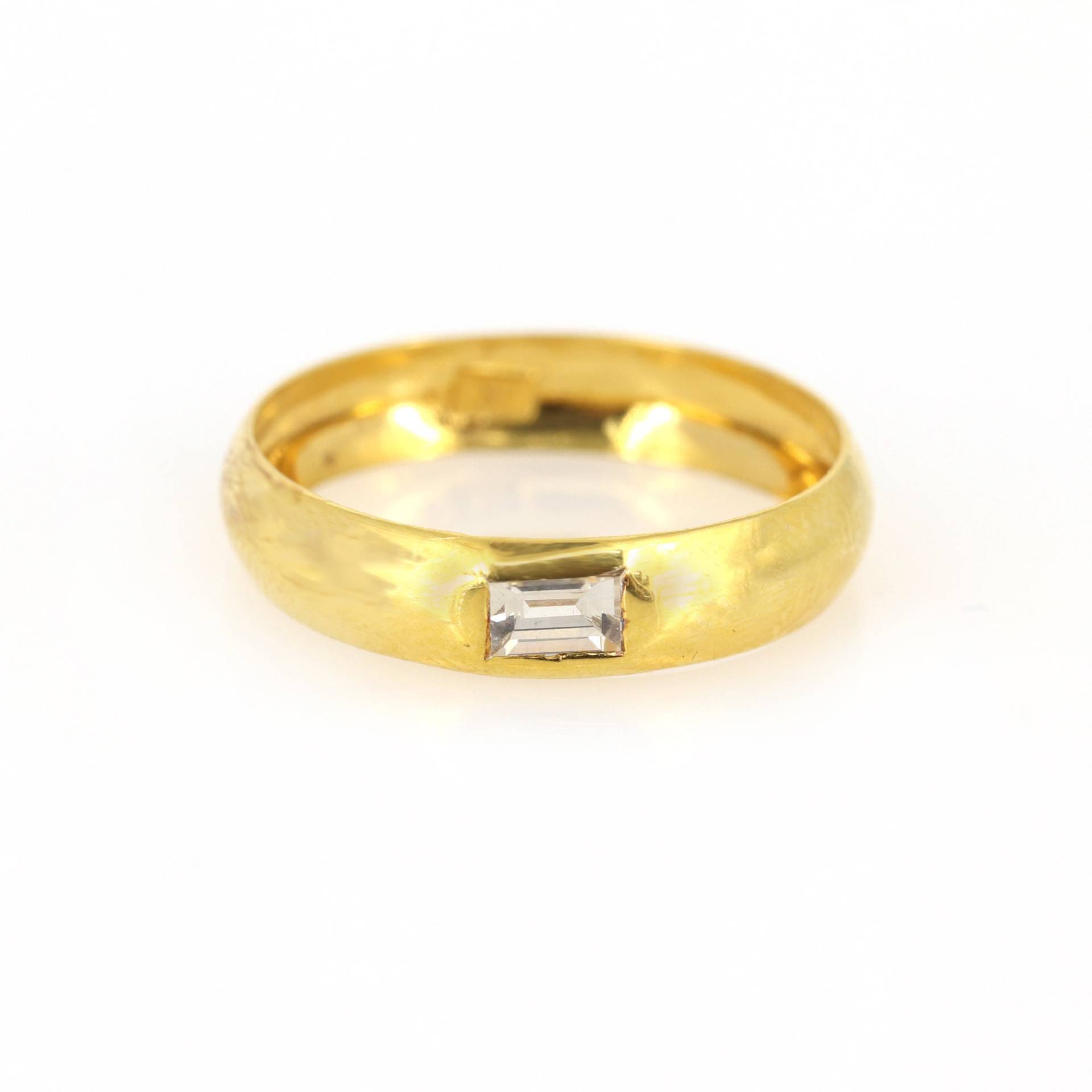 18K Massiver Goldring - Zierliche Diamantring Single Diamond Ring Dünnes Goldband Mit Diamant Bandring Baguetteschliff von Shubhkrishnajewels