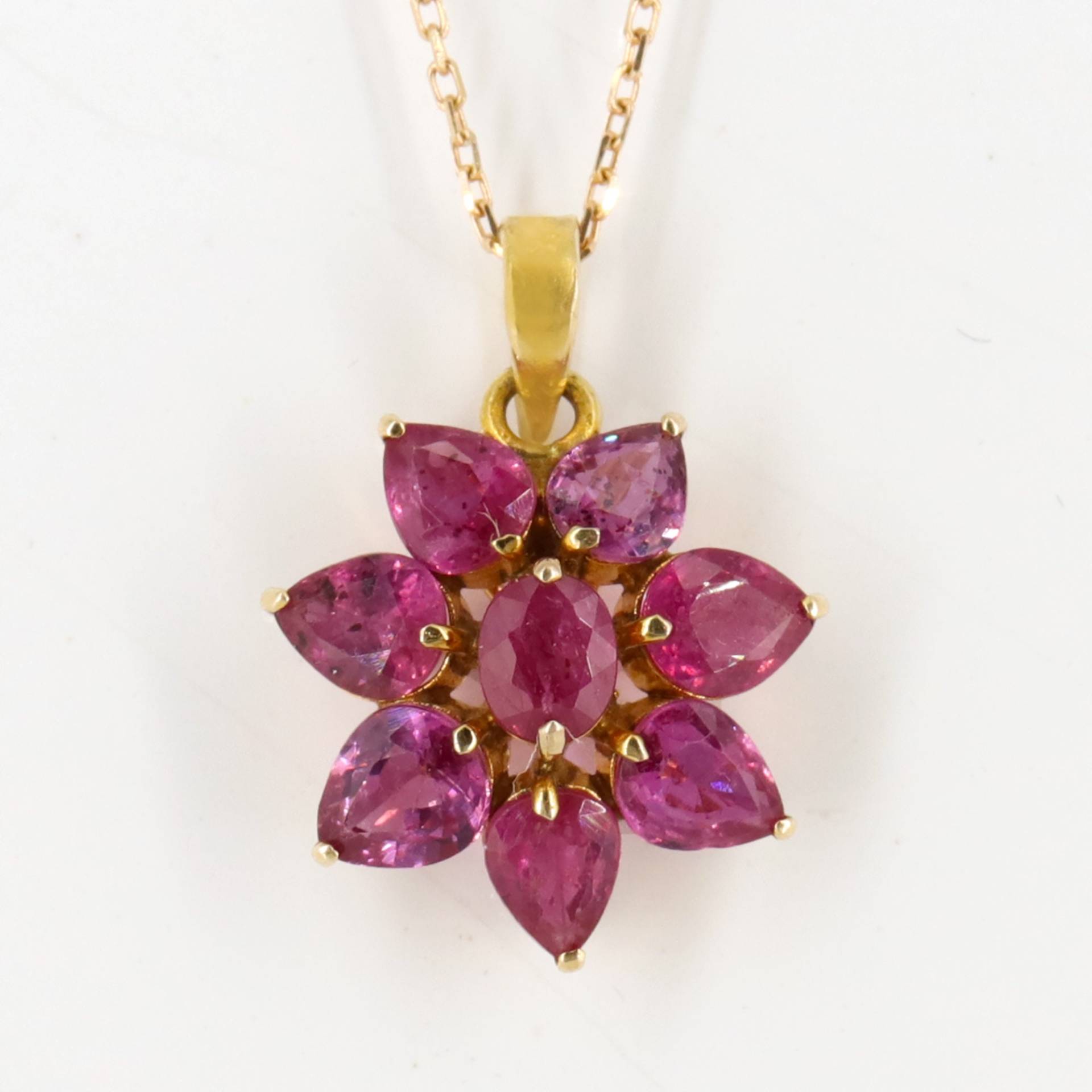 Blumenform Anhänger, Juli Geburtsstein Rubin 14K Gold Geschenk Für Sie, Rote Farbe Edelstein, Birnenform Edelstein von Shubhkrishnajewels