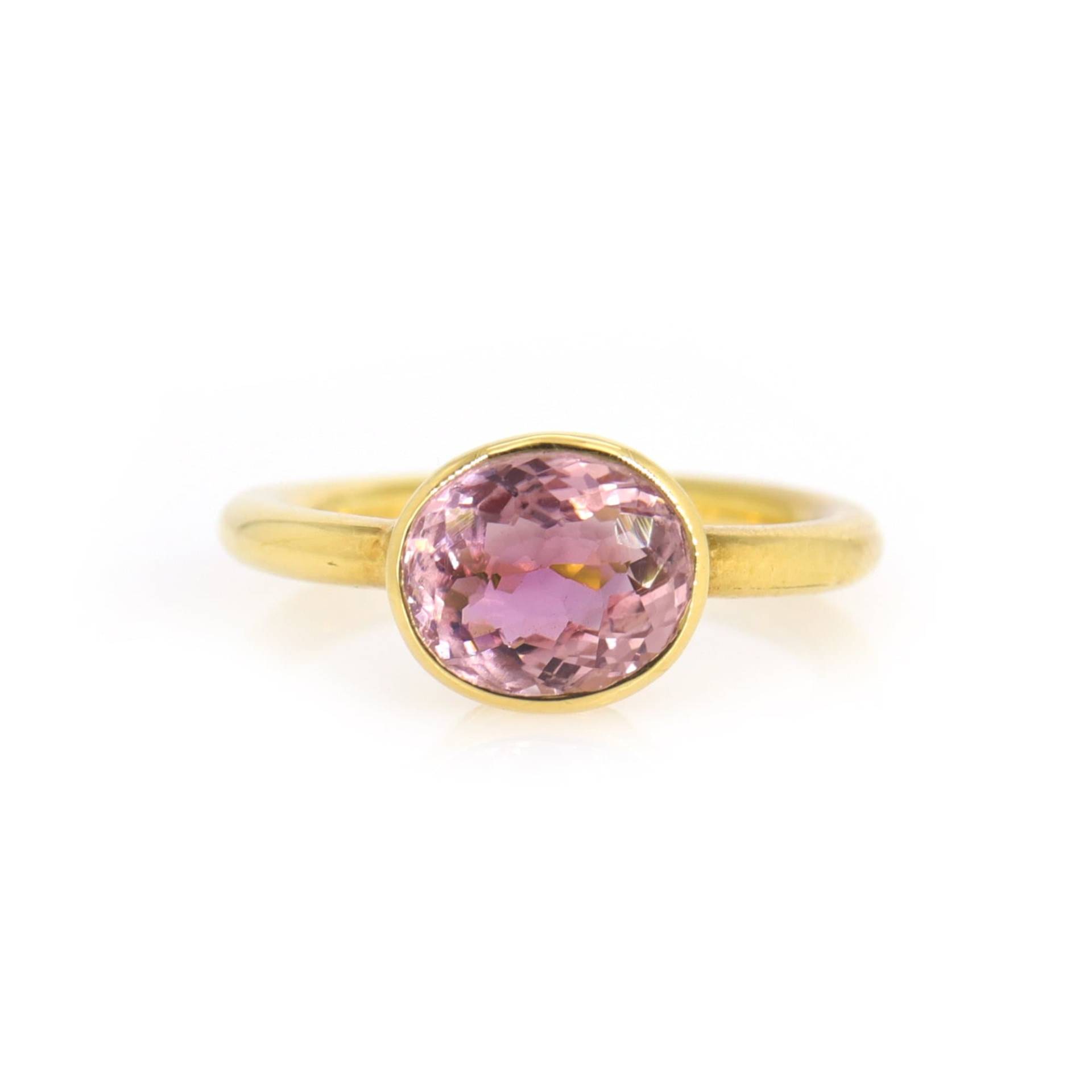 Natürlicher Rosa Turmalin Ring, Edelstein Gold Stapelring, Verlobungsring, Geburtsstein 18K Massivgold Ring von Shubhkrishnajewels