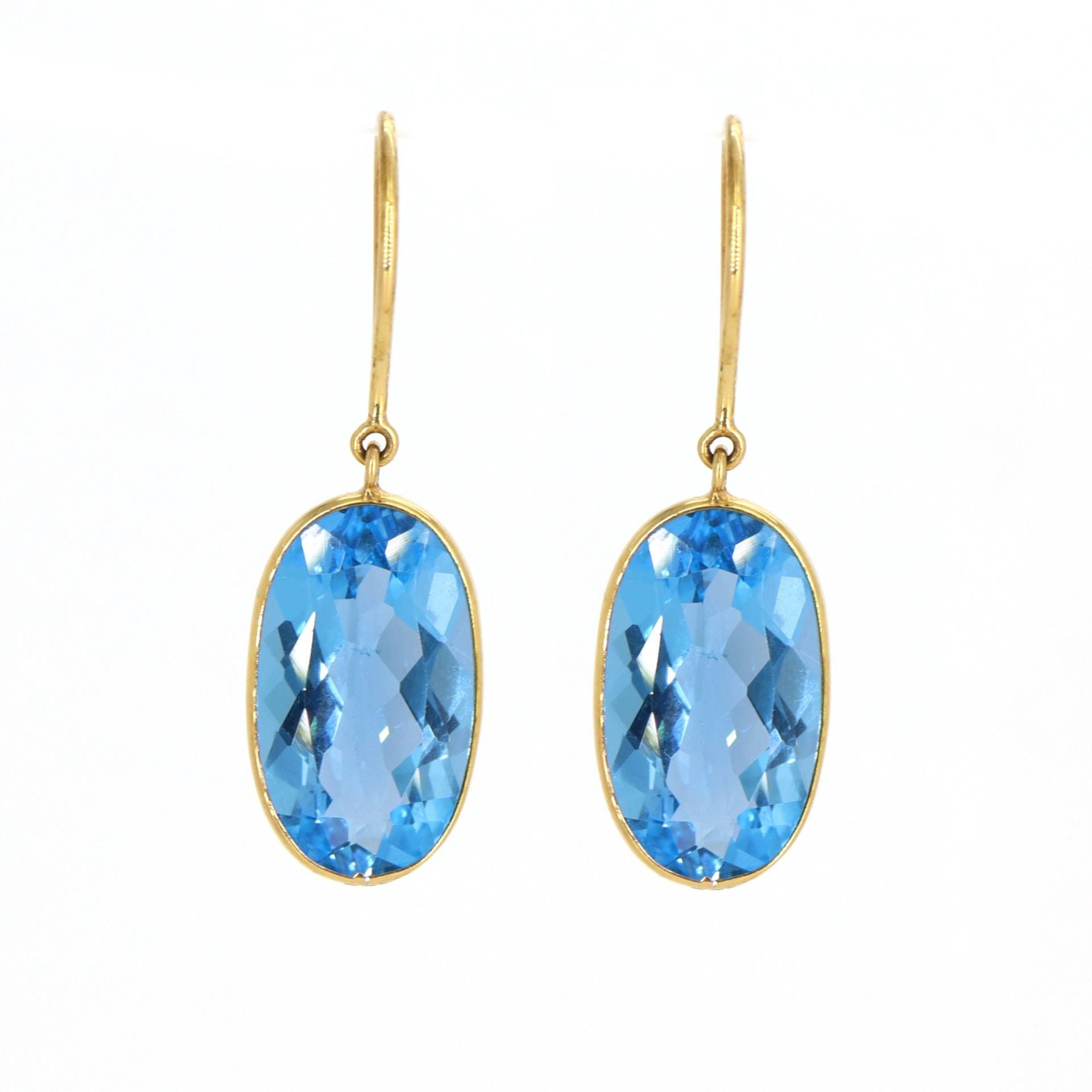 Ovale Blautopas Ohrringe, 18K Massives Gelbgold Handgemachte Baumeln Edelstein, Danglers In von Shubhkrishnajewels