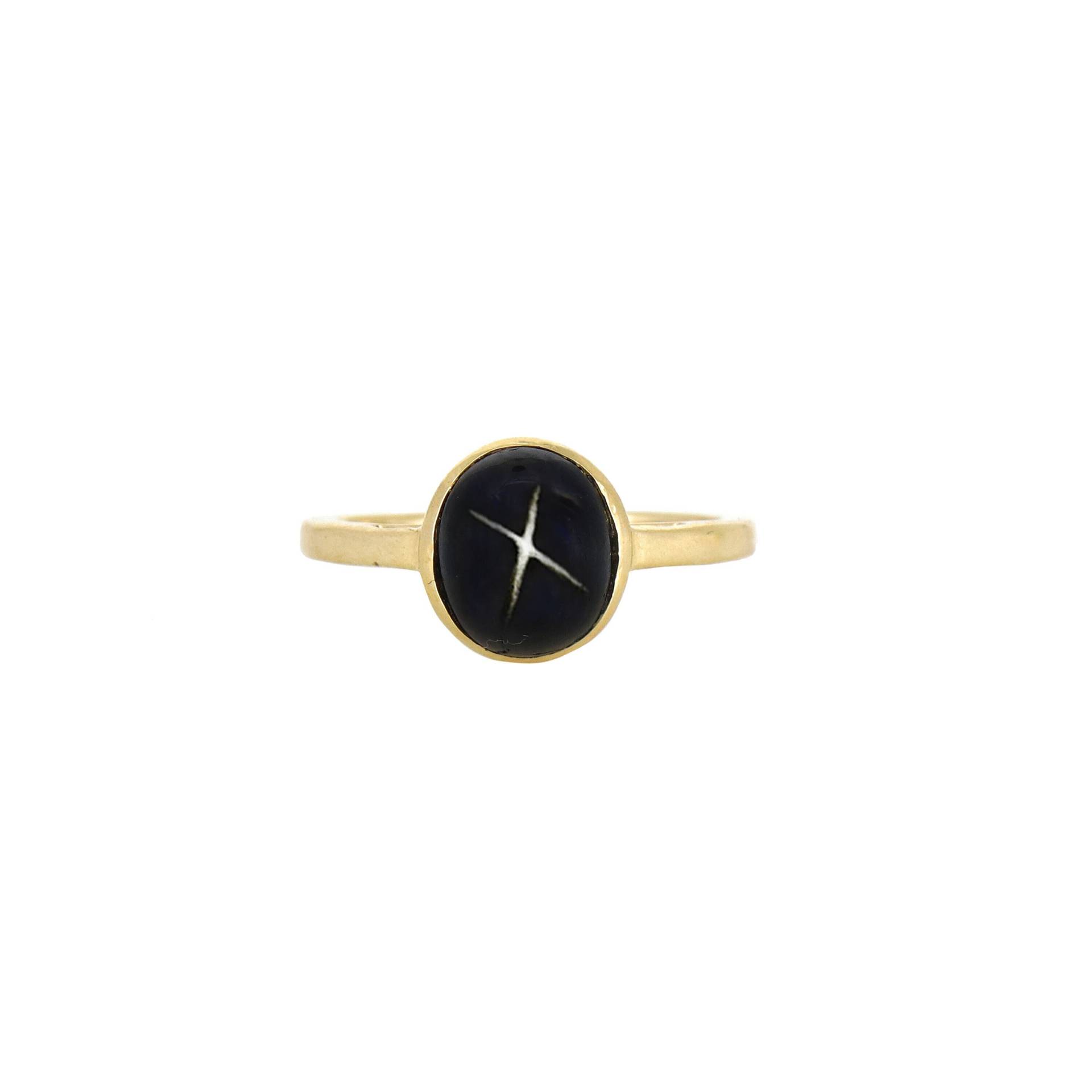 Solitär Black Star Bezel Set Ring Aus 14K Massivem Gelbgold, Natürlicher Oval Geformter Cabochon Schwarzer Stern 4 Strahlen Edelstein von Shubhkrishnajewels