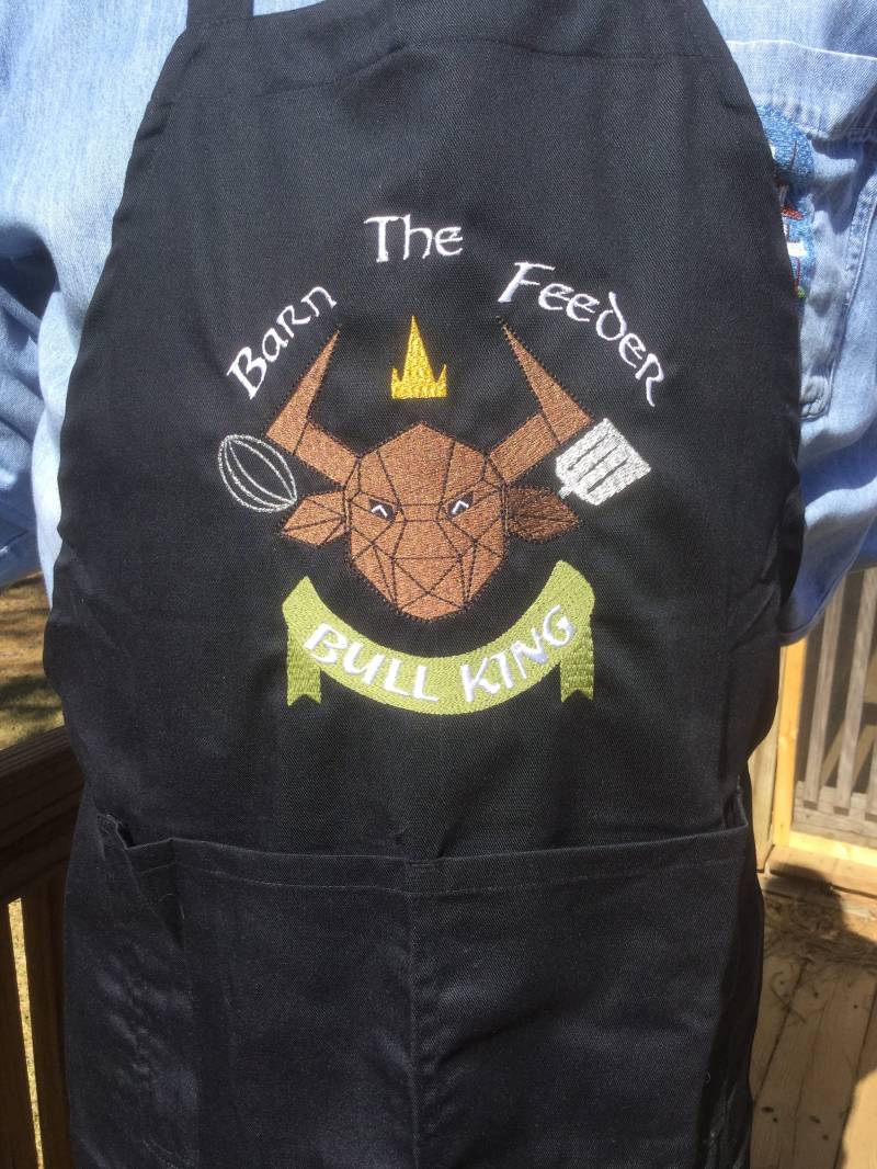 Maßgeschneiderte Bestickte Schürze, Ihr Individuelles Design Zum Leben Erweckt Einzigartiges Geschenk Für Bäcker, Griller, Mütter Und Väter von ShubunkinArts