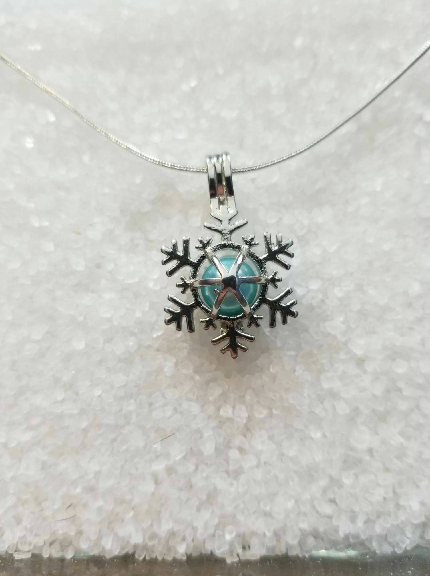 Versilbert Schneeflocke Perle Käfig Anhänger Mit 20-Zoll-sterlingsilber Schlangenkette | Perlen Nicht Enthalten von ShuckingAwesome