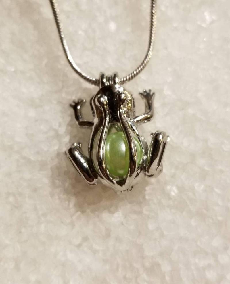 Versilberter Frosch-Käfig-Perlen-Anhänger Mit 20-Zoll-sterlingsilber-Schlangenkäfig | Perlen Nicht Enthalten Versilberter Frosch-Käfig-Perlen-Anhänger Mit 20-Zoll-sterlingsilber-Schlangenkäfig | Perlen Nicht Enthalten von ShuckingAwesome