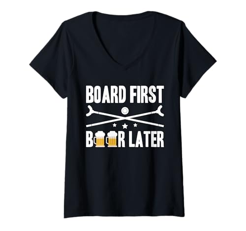Damen Board First Beer Later Shuffleboard Player T-Shirt mit V-Ausschnitt von Shuffleboard Spiel Sportart Designs Idee