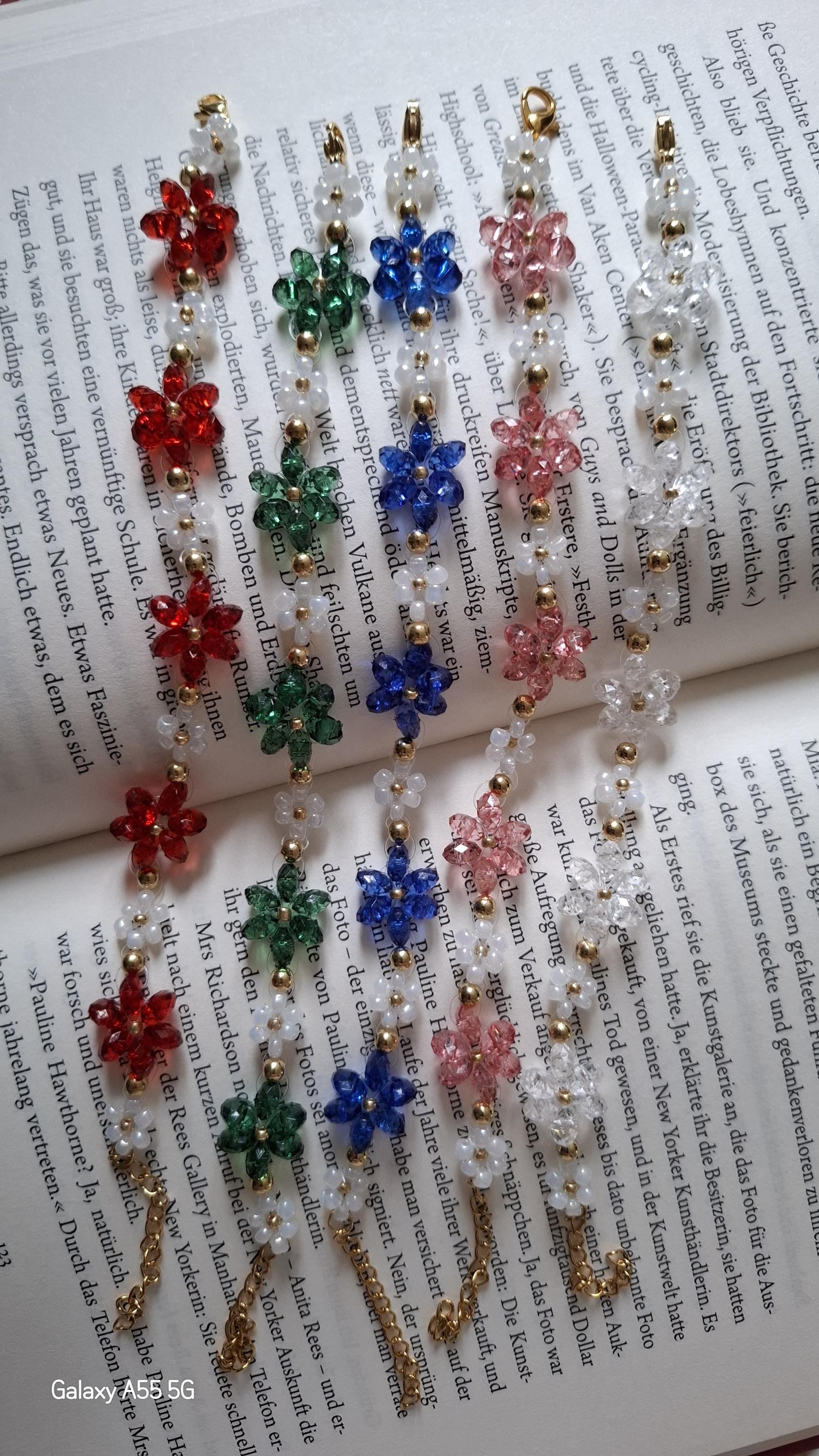 Perlenblumenarmband in Verschiedenen Farben von ShuisEscapeHandmade
