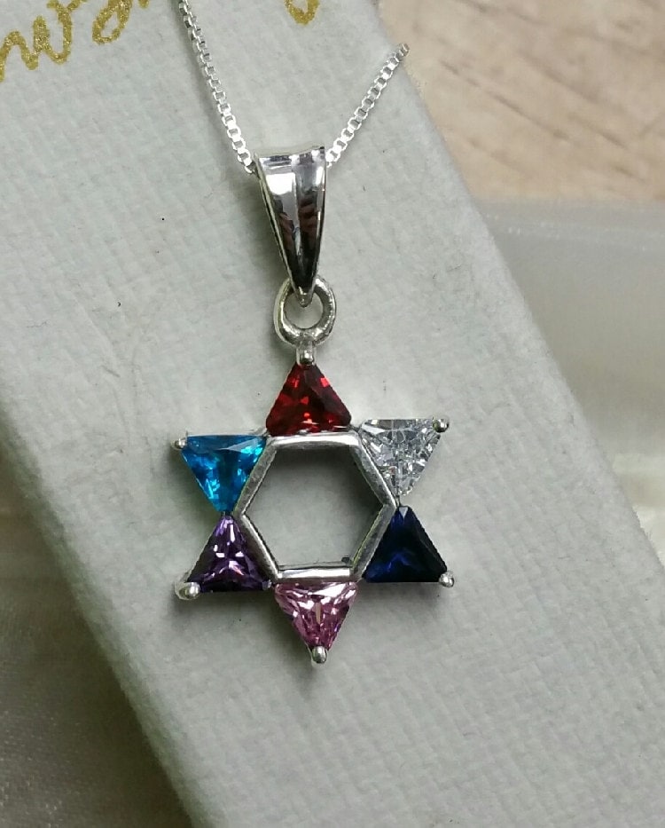 Multi Color Davidstern Halskette, Sterling Magen David Mit Dreieck Steinen - Abgebildet Ist Größe M von ShukisJudaica