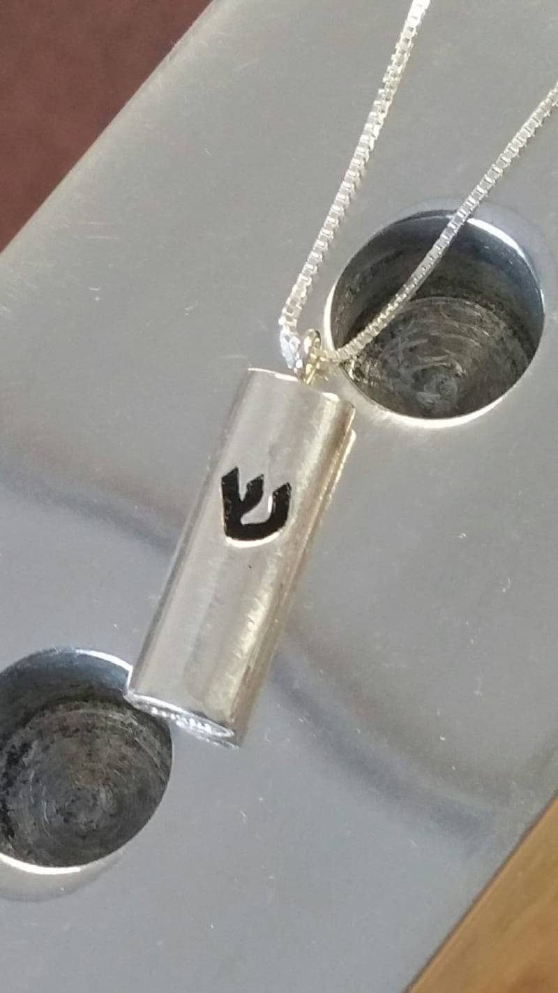 sterling Silber Mesusa Anhänger Mit Gebet Innen von ShukisJudaica
