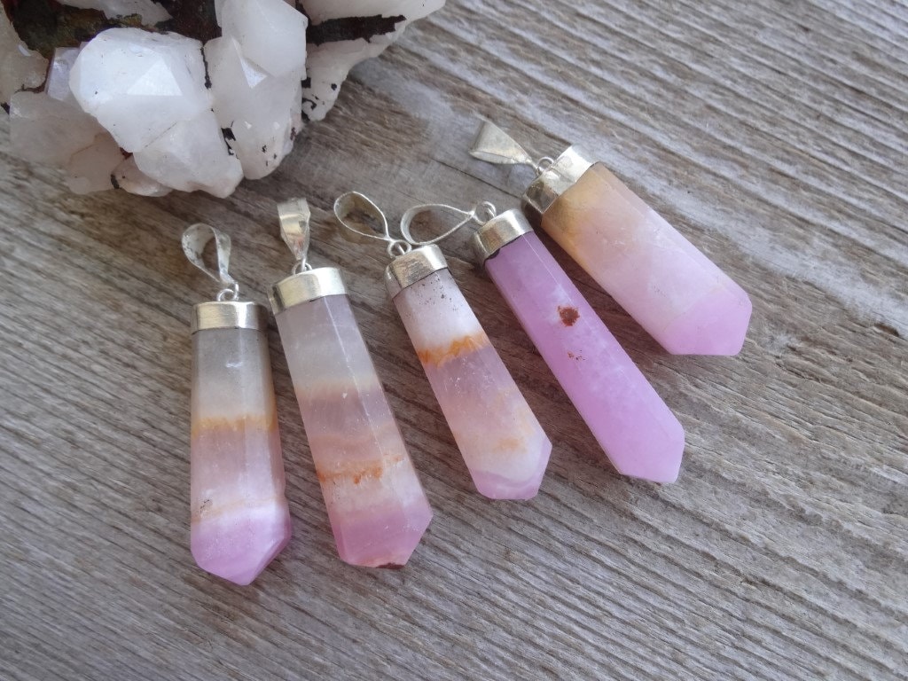 Rosa Kristall-Aragonit-Anhänger Aus Pakistan, Set Rosa Aragonit-Halskettenanhängern An Einer Kette, Natürlicher Heilkristall-Chakra-stein-Schmuck von ShungitArtCabochons