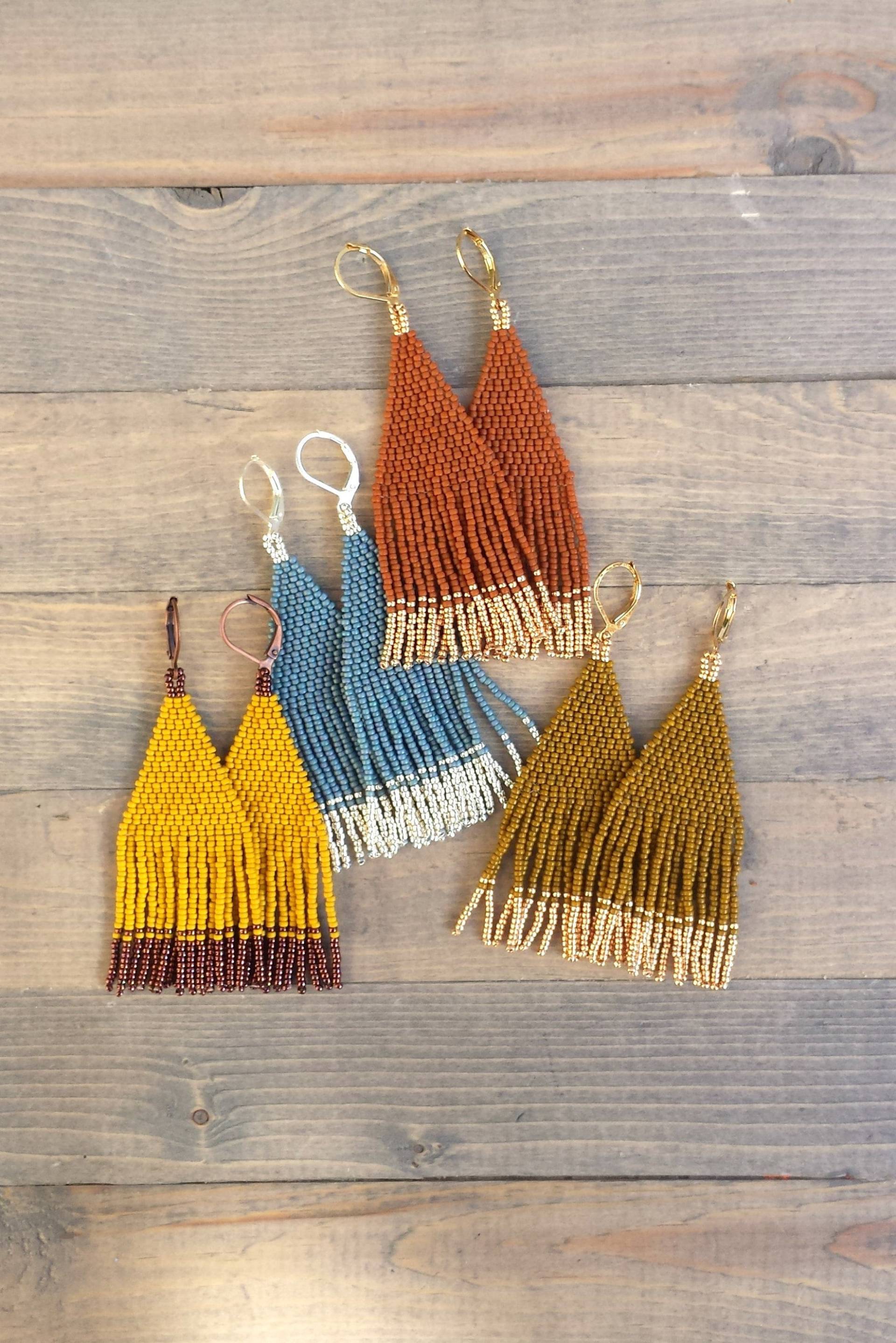 Erdtöne Fringe Ohrringe, Shurmeekanlane Original-Design Erdtöne Fringe Ohrringe, Shurmeekanlane Original-Design von ShurmeeKanLane