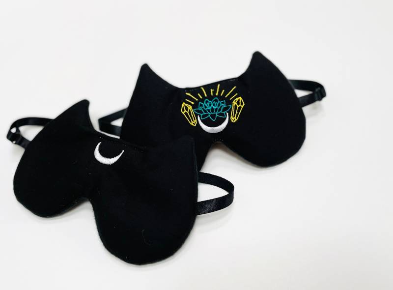 Bestickte Mond Schlafmaske Schwarze Reiseaugenmaske Aus Baumwolle Bestickte Mond Schlafmaske Schwarze Reiseaugenmaske Aus Baumwolle von ShushBear