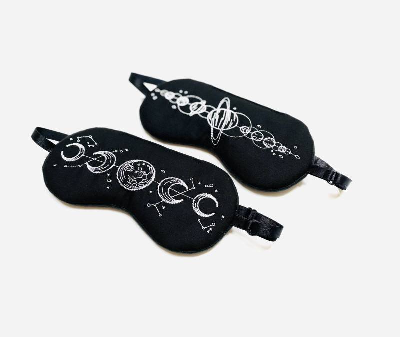Mondphasen Schlafmaske Schwarze Bestickte Schlafmaske Aus Baumwolle Mondphasen Schlafmaske Schwarze Bestickte Schlafmaske Aus Baumwolle von ShushBear