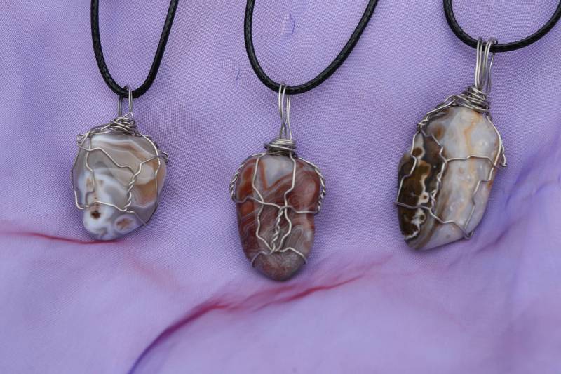 Verrückte Spitze Achat Anhänger, Draht Umwickelt Edelstein, Handgemachte Halskette, Unisex Geschenk Für Ihn Oder Sie, Elegante Heilung Boho Rot Weiß von ShyEclipse