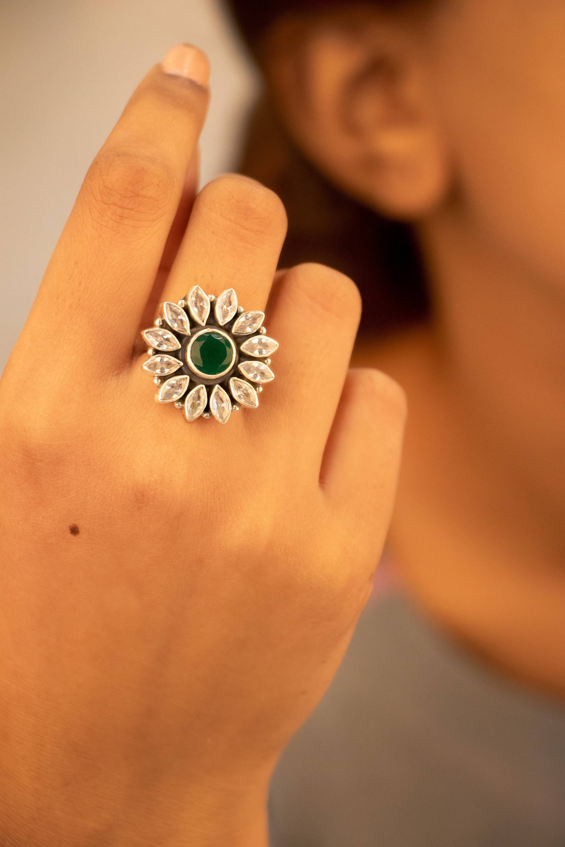 92.5 Sterling Silber Mit Halbedelstein, Essence Feiner Funkelnder Blumenring, Reiner Silberring, Verstellbarer Statement-Ring von ShyleByAstha