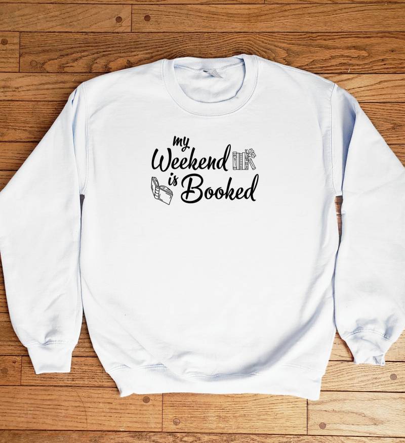 My Weekend Is Booked - Book Lover Reading Sweatshirt Geschenk/Humor von ShylyBookish