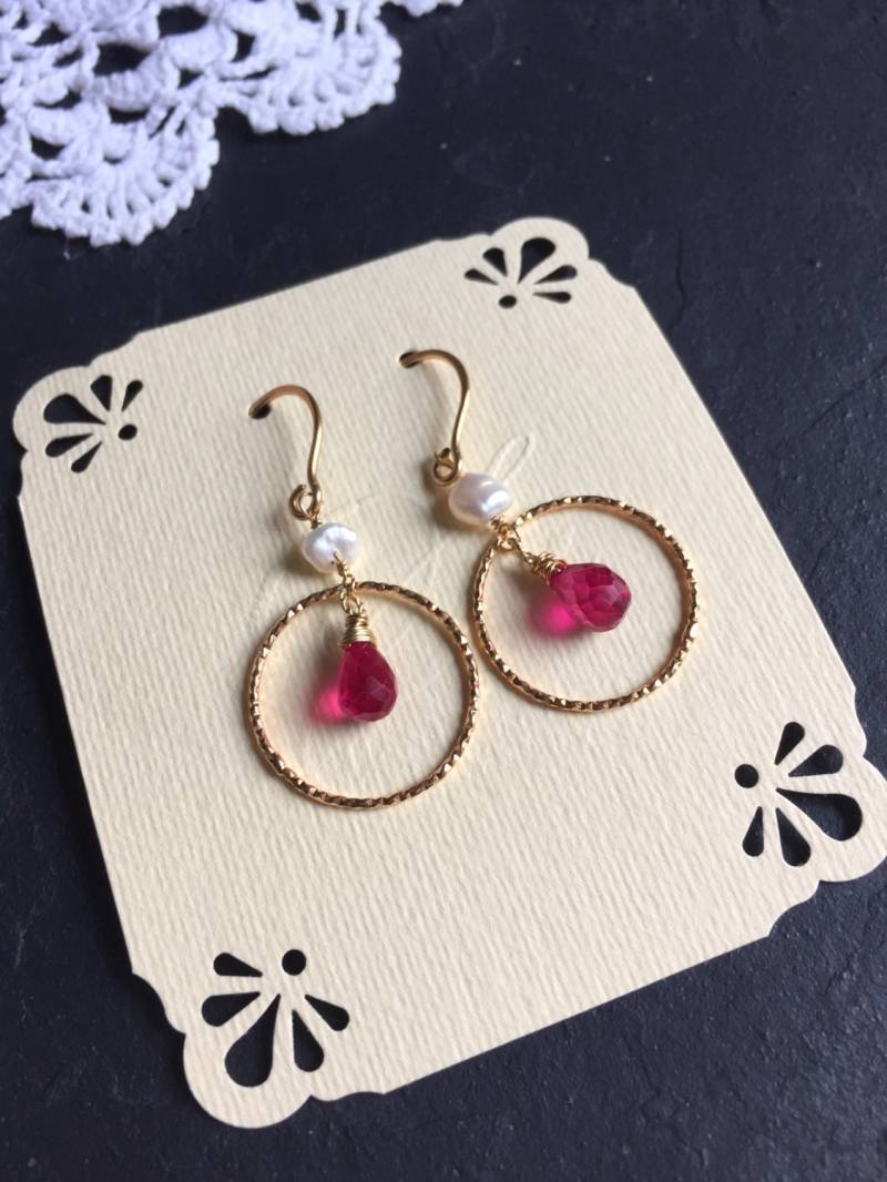 Lebendige Fuchsia Rötellite Briolette, Süßwasserperle, Funkelnd Mit Leidenschaft von SiJewelryDesign