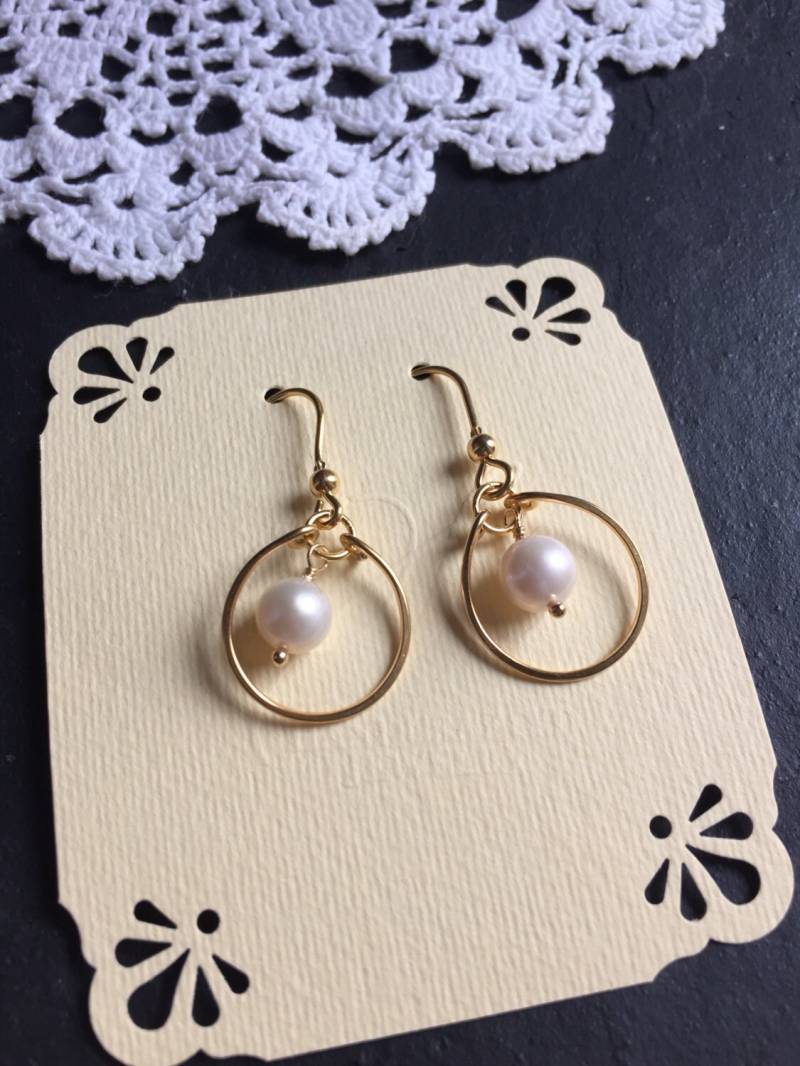 Perle Reifen Baumeln Ohrringe, Gold Vermeil. Einfache Elegante Täglichen Blick Perle Reifen Baumeln Ohrringe, Gold Vermeil. Einfache Elegante Täglichen Blick von SiJewelryDesign
