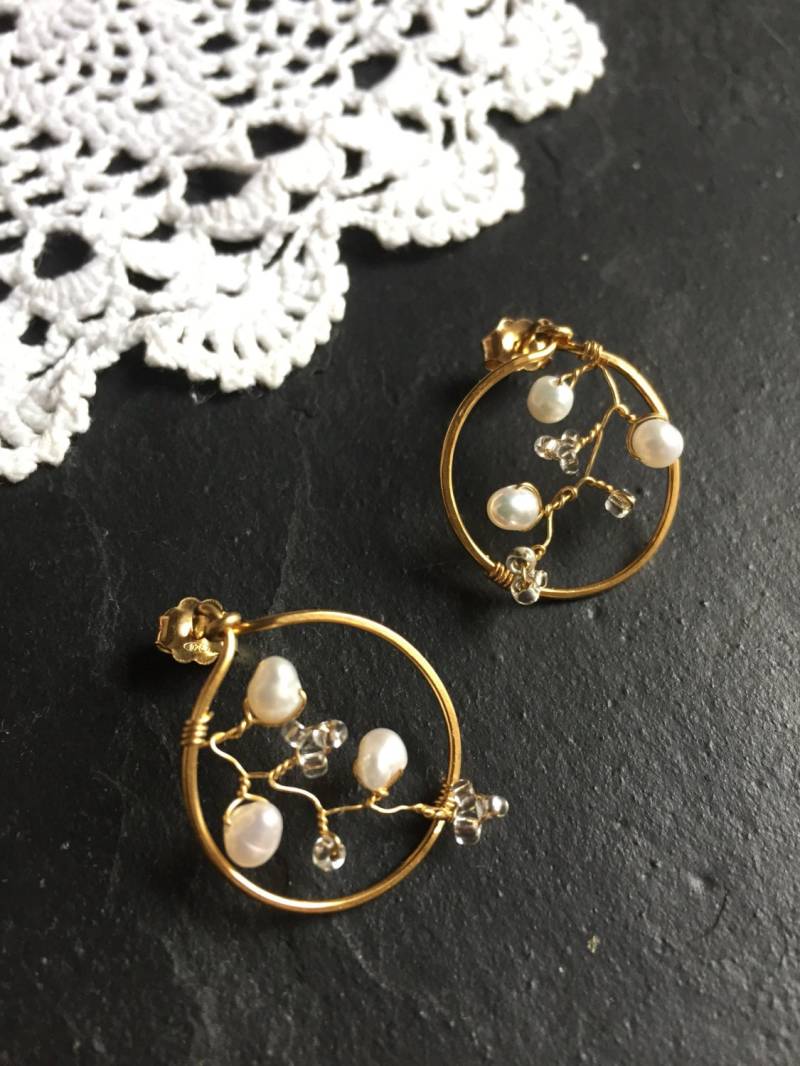 Süßwasser Perle Quarz Weiß Blumen Ohrringe, Kreis Schrauben, Zierliche, Elegante Ohrringe von SiJewelryDesign