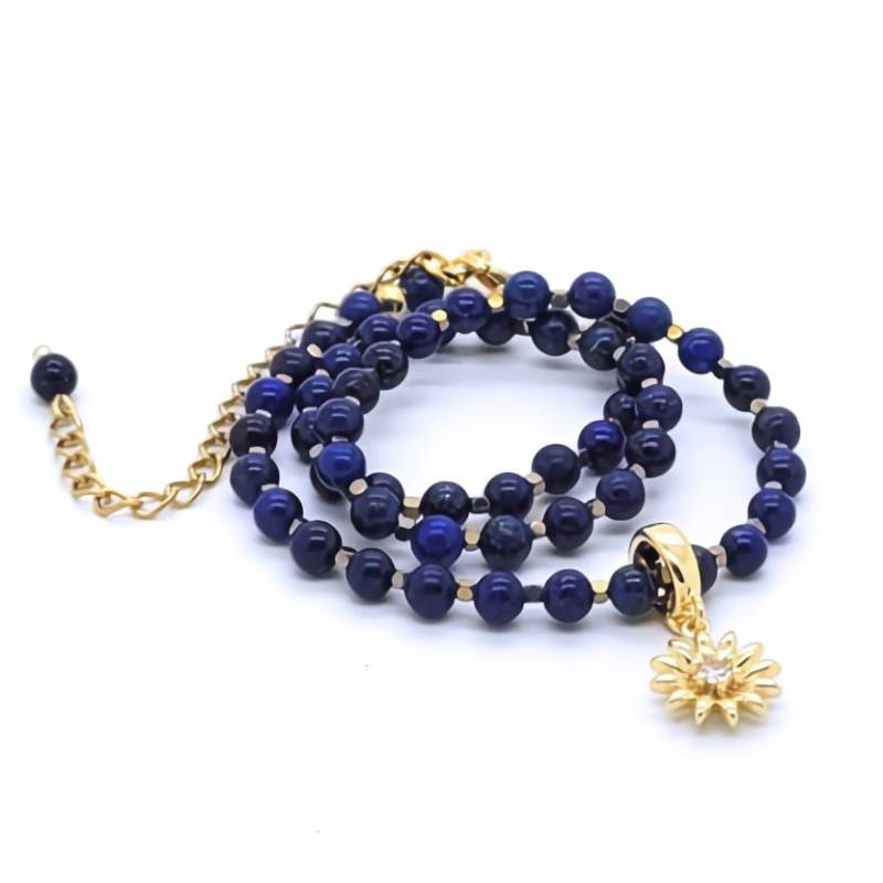 Kinderkette Aus Naturstein Perlen Lapis Lazuli Mit Funkelndem Blütenanhänger | Blau - Gold von SiMounaDesign