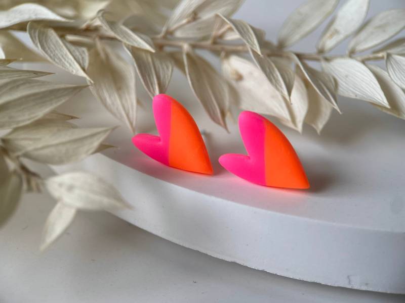 Herz Ohrringe Neon Pink & Orange | Ohrstecker Herzform Zweifarbige Herzohrringe Schmuck von SiOhLy