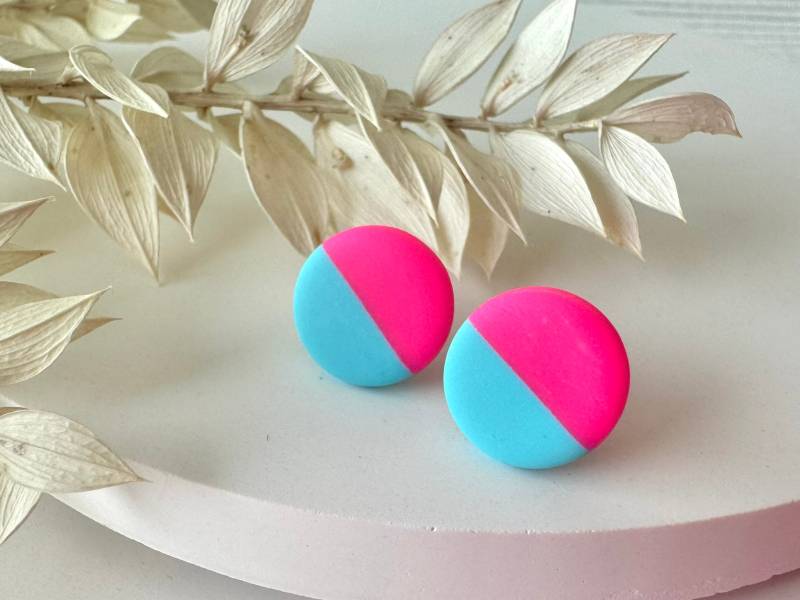 Neon Ohrstecker Pink/Türkis | Zweifarbige Ohrringe Fimo Neonpink Und Türkis von SiOhLy