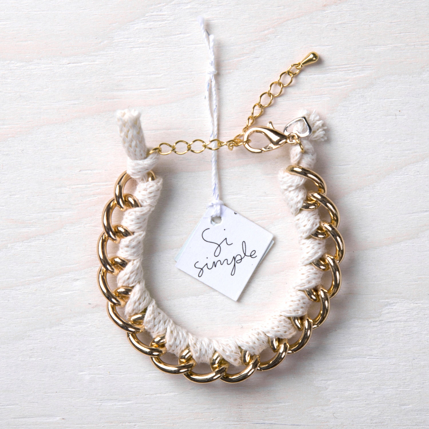 Armband Kette Gold Und Baumwolle Hergestellt in Montreal Armband Kette Gold Und Baumwolle Hergestellt in Montreal von SiSimple