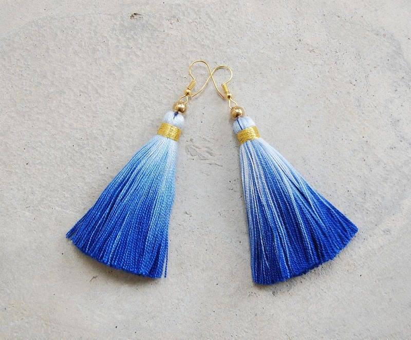 Dip Dye Kobalt Blau Ombre Quaste Ohrringe von SiamHillTribes