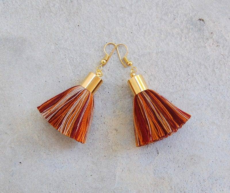 Handgemachte Braun Gestreifte Quasten Ohrringe von SiamHillTribes