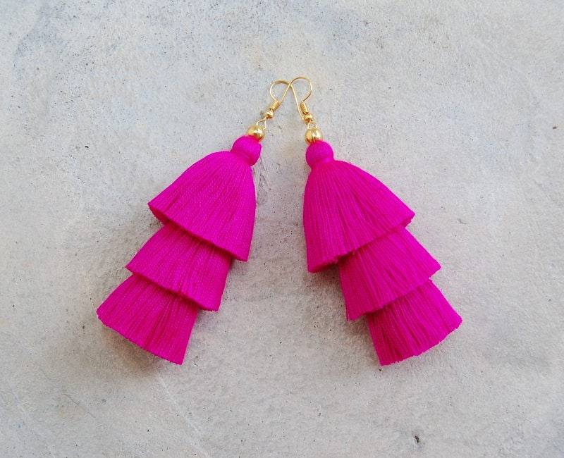 Handgemachte Fuchsia Quaste Ohrringe von SiamHillTribes