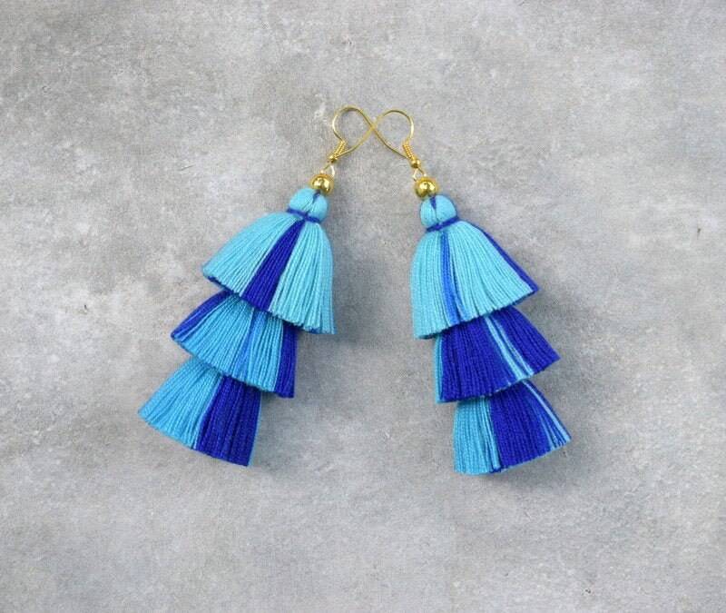 Handgemachte Multi-Blue Quaste Ohrringe von SiamHillTribes