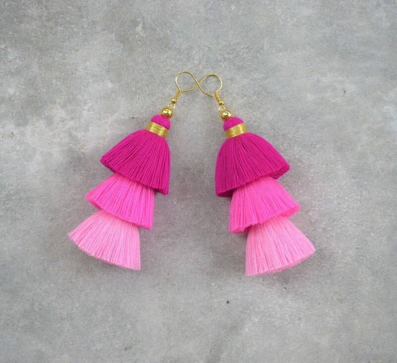 Handgemachte Rosa Ombre Quasten Ohrringe von SiamHillTribes