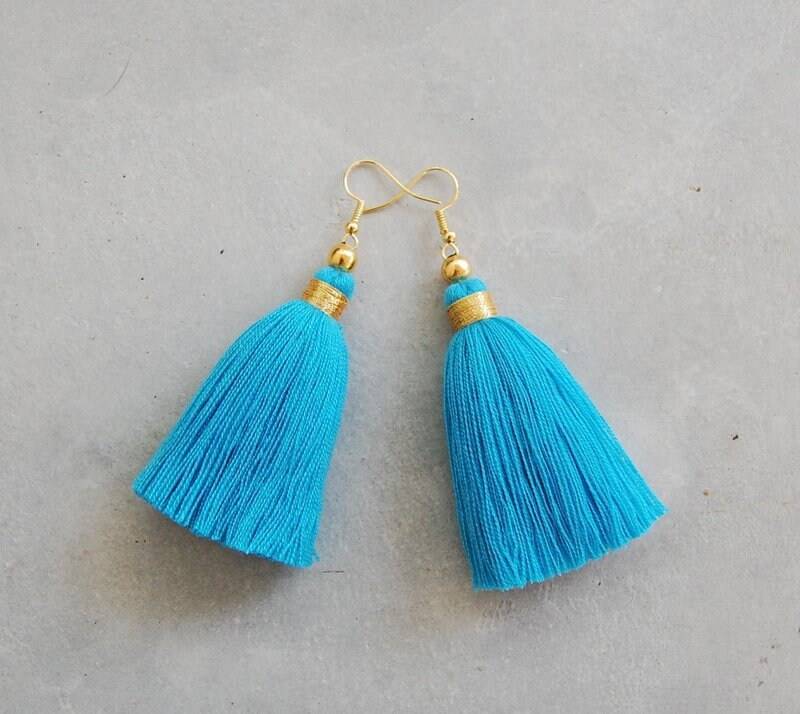 Hellblaue Quaste Ohrringe von SiamHillTribes