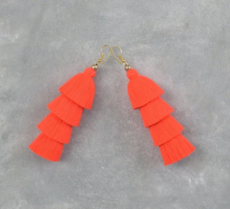 Orangefarbene Quastenohrringe von SiamHillTribes