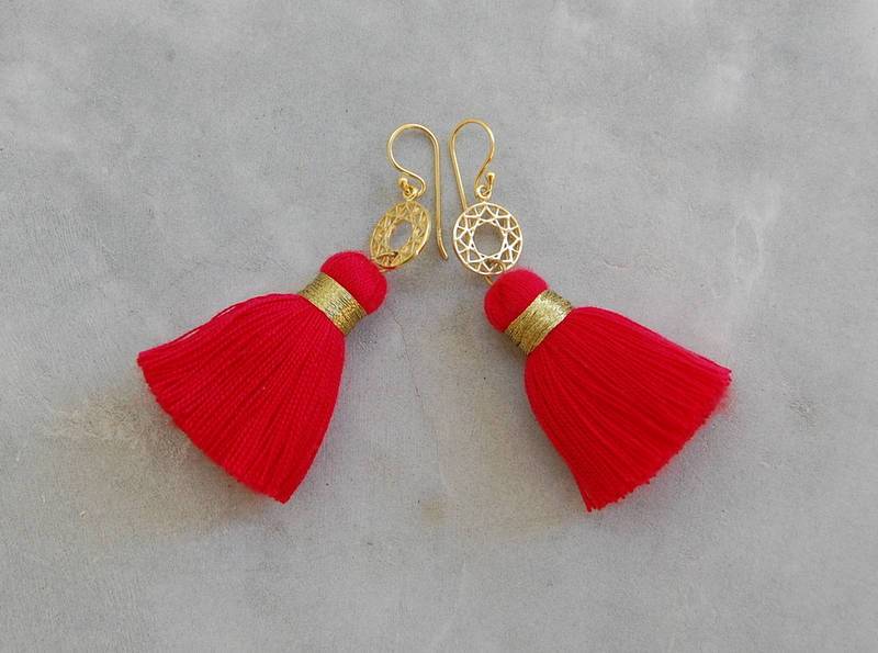 Rote Quasten Ohrringe Vergoldetes Sterlingsilber, Wunschfarbe von SiamHillTribes