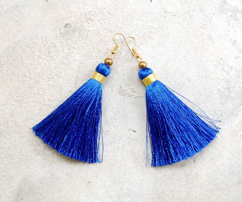 Seidige Kobaltblaue Quasten Ohrringe von SiamHillTribes