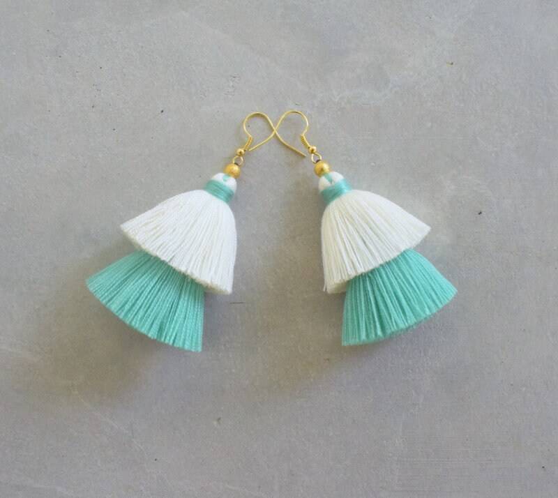 Weiß & Mintgrün Strand Quaste Ohrringe von SiamHillTribes