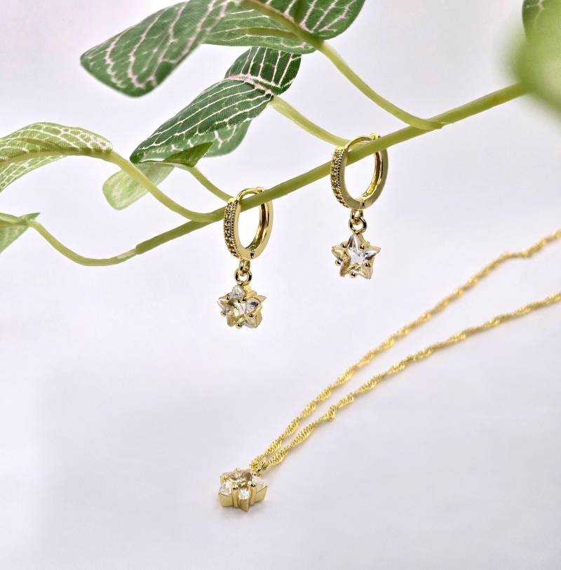 Siara Golden Star Set/Schmuckset Aus 18K Vergoldeten Creolen Und Vergoldeter Halskette Mit Sternanhänger Zirkonia von SiaraClayArt