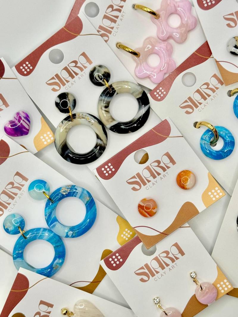 Siara Mystery Box/Überraschungsbox Mit 3 Verschiedenen Schmuckstücken Aus Polymerton 18-24K Vergoldet Siara Mystery Box/Überraschungsbox Mit 3 Verschiedenen Schmuckstücken Aus Polymerton 18-24K Vergoldet von SiaraClayArt