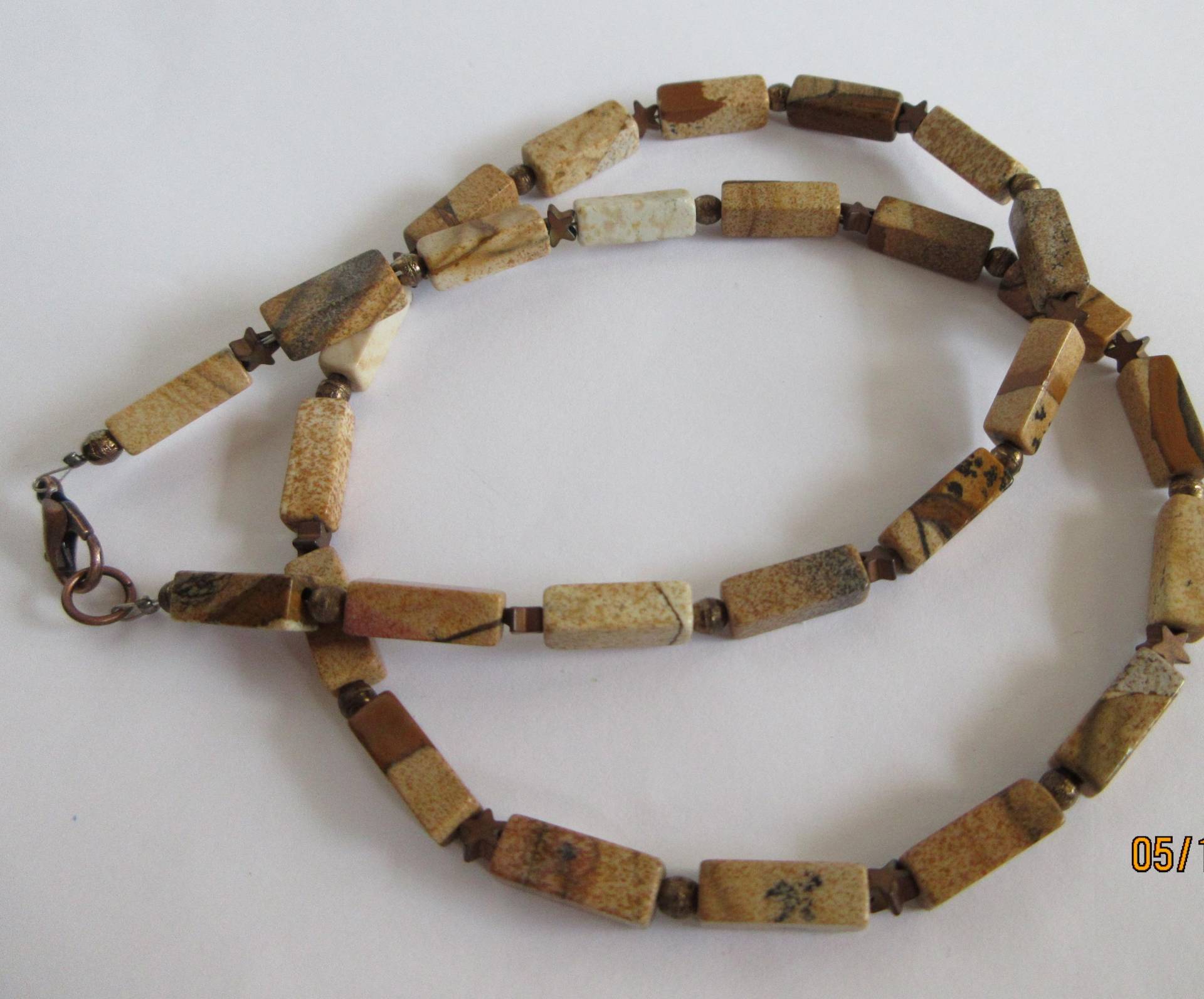 Naturfarbene Steinkette, Sommerkette, Ibiza, Naturstein, Boho, Hippie, Gutelaunekette, Kleine Blusenkette, Kurzkette, Sternperlen von SibeaDesign